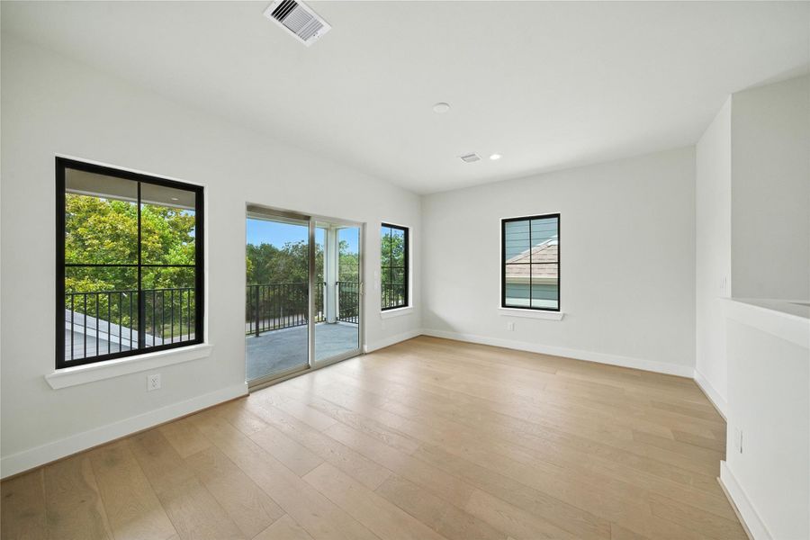 Spacious, unfurnished interior of a new home in Spring Valley Creek, Houston (Image 24). Spacious, unfurnished interior of a new home in Spring Valley Creek, Houston (Image 24).