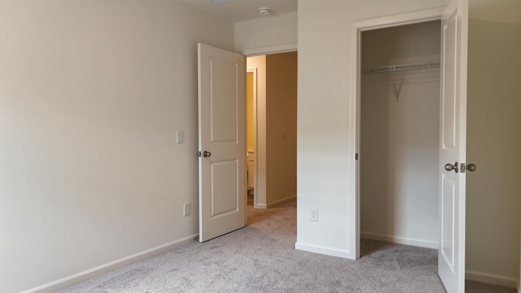 Spacious, unfurnished interior of a new home in Dawson Branch, Summerville (Image 9).
