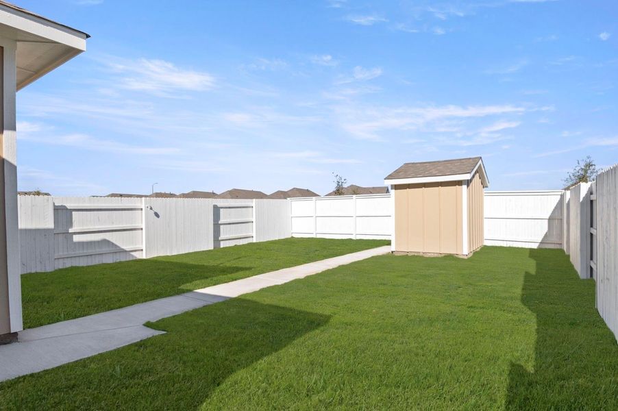 Exterior details and patio area of a home in Harvest Ridge, Elgin (Image 23).