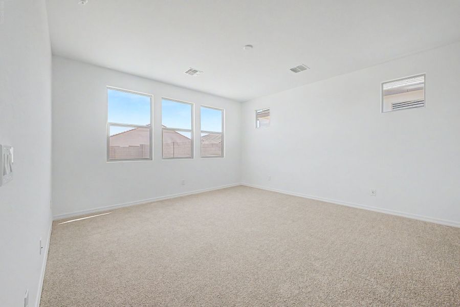 Spacious, unfurnished interior of a new home in White Tank Vistas, Waddell (Image 11).