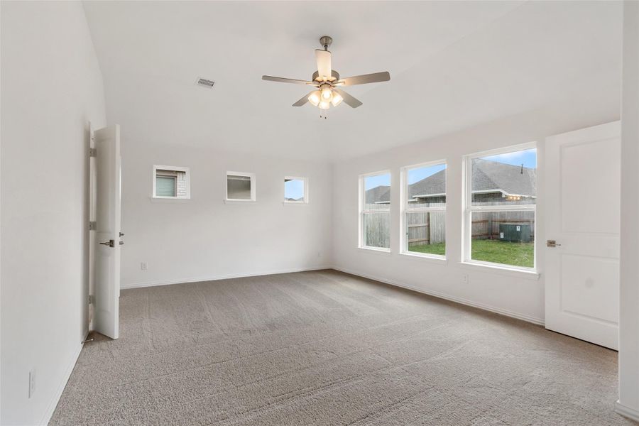 Spacious, unfurnished interior of a new home in Sunterra, Katy (Image 15).