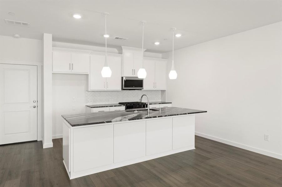 11. 2009 Aldrich - Kitchen (2)