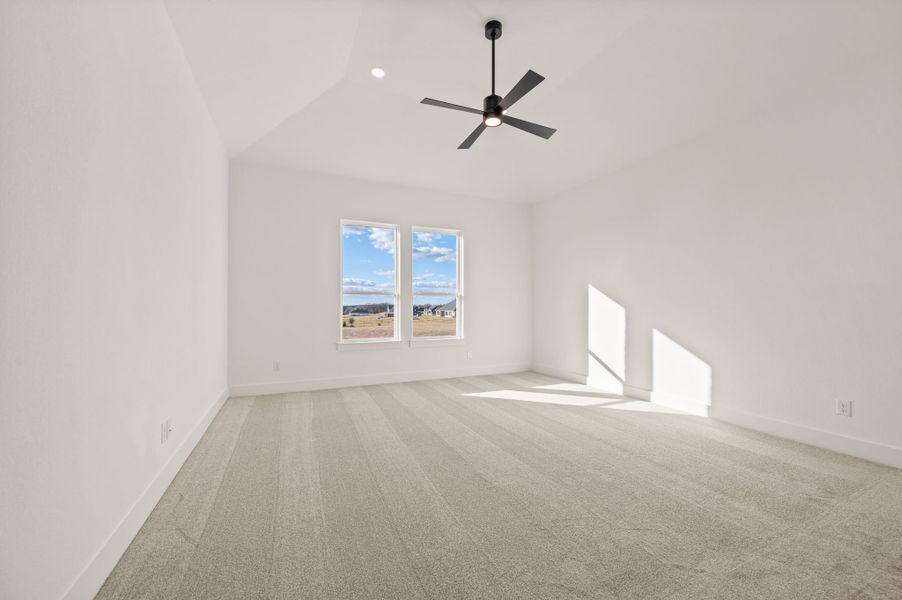 Spacious, unfurnished interior of a new home in Rocky Top Ranch, Reno (Image 33).