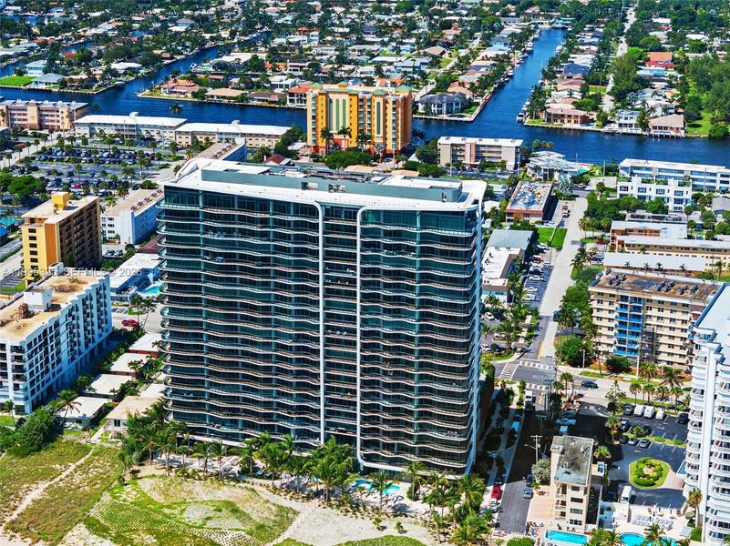 Condo located in Pompano Beach, FL showcasing its design and architecture (Image 20).