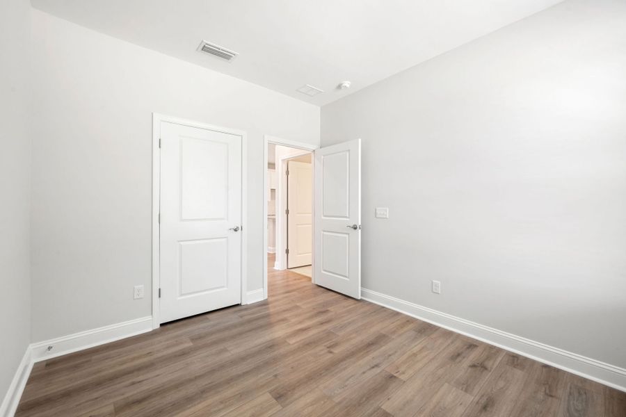 Spacious, unfurnished interior of a new home in Del Webb Savannah at Heartwood, Richmond Hill (Image 19).