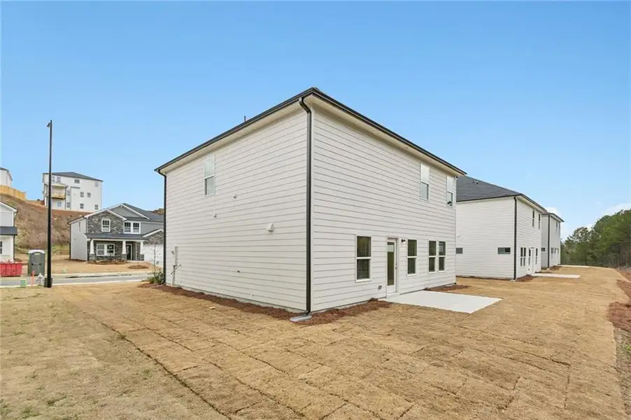 Exterior details and patio area of a home in Ivey Township, Dallas (Image 3).
