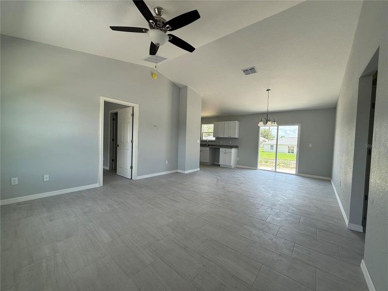Spacious, unfurnished interior of a new home in , Dunnellon (Image 9).