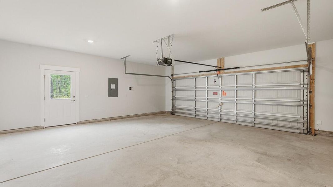 Spacious, unfurnished interior of a new home in Sheep Island, Summerville (Image 22).