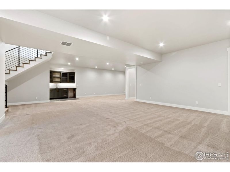 Spacious, unfurnished interior of a new home in , Windsor (Image 39).
