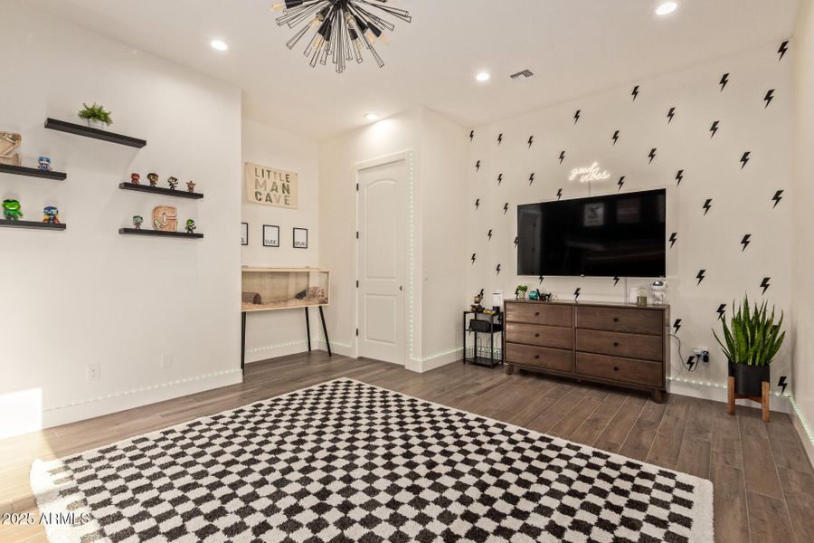 32 - Hummingbird 32 - Hummingbird