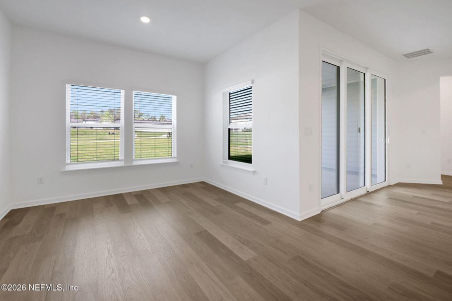 Spacious, unfurnished interior of a new home in Jennings Farm, Middleburg (Image 38).