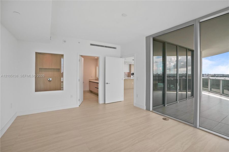Spacious, unfurnished interior of a new home in , North Miami (Image 47).