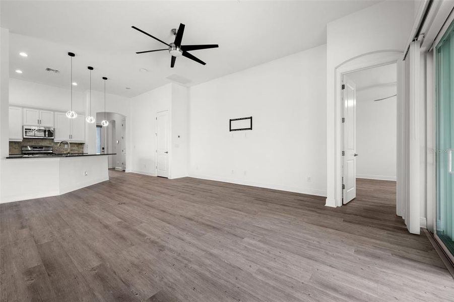 Spacious, unfurnished interior of a new home in , Punta Gorda (Image 40).