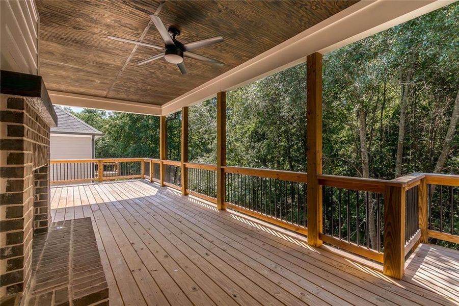 Exterior details and patio area of a home in , Gainesville (Image 29).