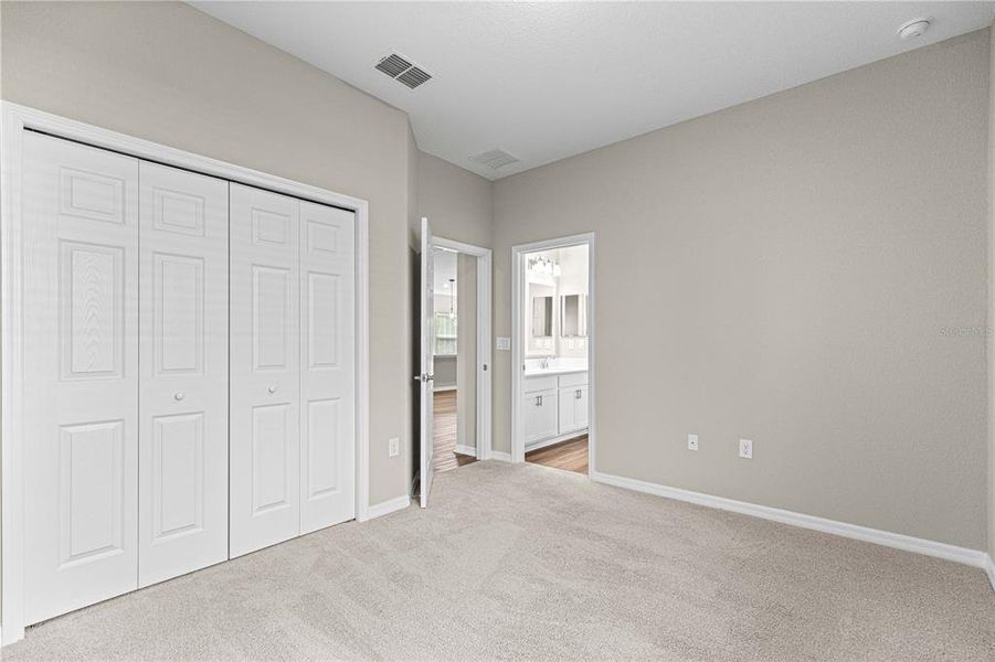 Spacious, unfurnished interior of a new home in , Ocala (Image 34).