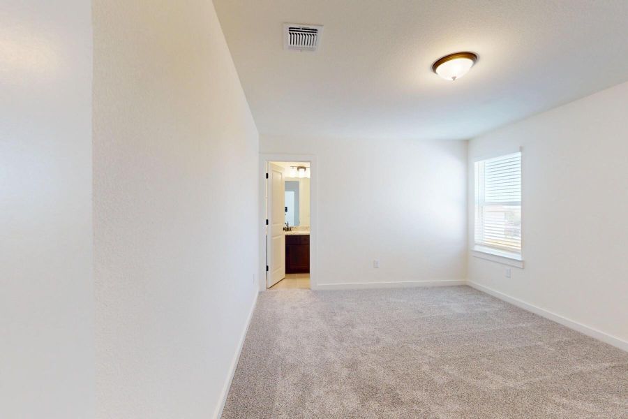 Spacious, unfurnished interior of a new home in Edgewood, Leander (Image 36).