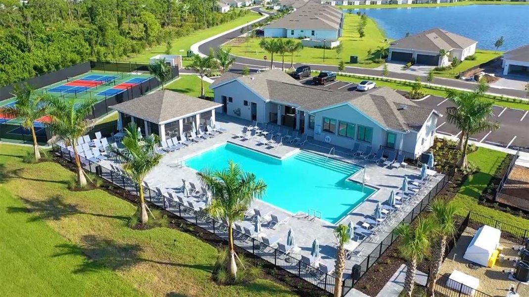 Community amenities in , Englewood (Image 17).