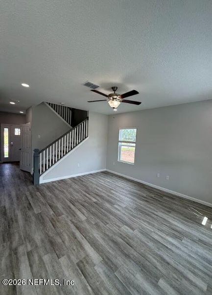 Spacious, unfurnished interior of a new home in , Jacksonville (Image 7).
