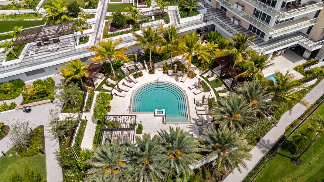 210 Exclusive Pool 210 Exclusive Pool