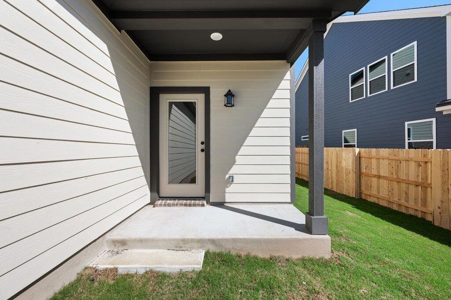 Exterior details and patio area of a home in Lariat, Liberty Hill (Image 28).