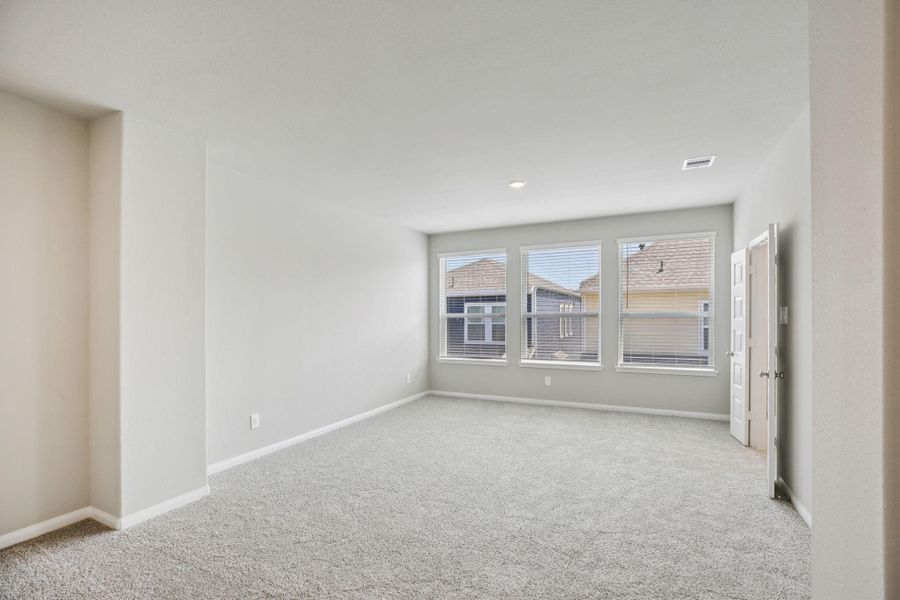 Spacious, unfurnished interior of a new home in Kemah Crossing - Luxe Series, Kemah (Image 37). Spacious, unfurnished interior of a new home in Kemah Crossing - Luxe Series, Kemah (Image 37).