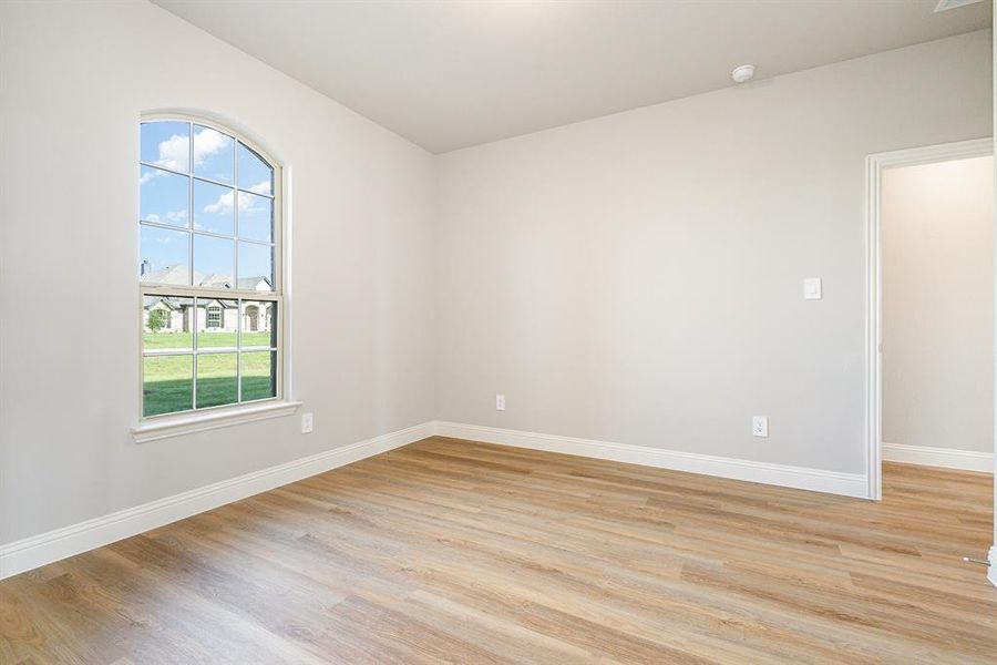 Spacious, unfurnished interior of a new home in , Waxahachie (Image 29).