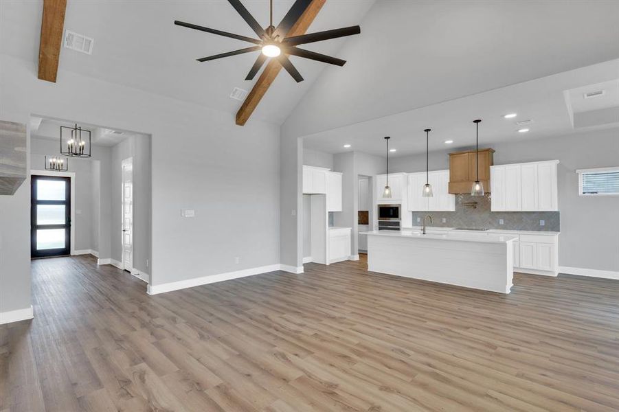 Spacious, unfurnished interior of a new home in , Venus (Image 30). Spacious, unfurnished interior of a new home in , Venus (Image 30).