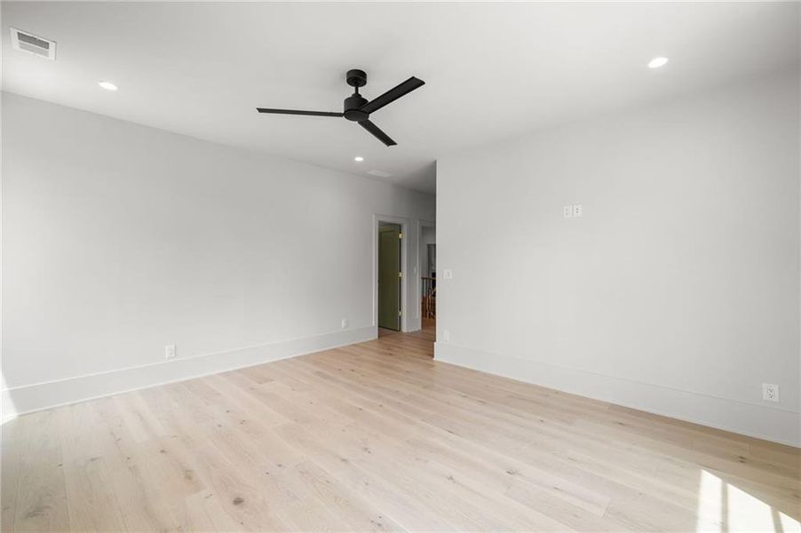 Spacious, unfurnished interior of a new home in , Alpharetta (Image 22). Spacious, unfurnished interior of a new home in , Alpharetta (Image 22).