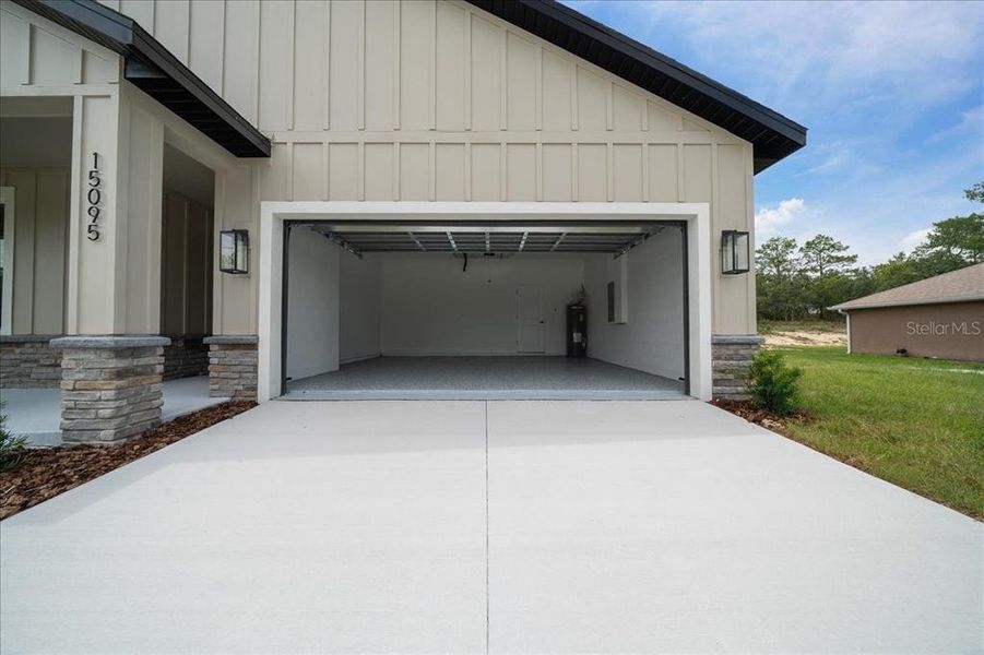 Exterior details and patio area of a home in , Weeki Wachee (Image 33).