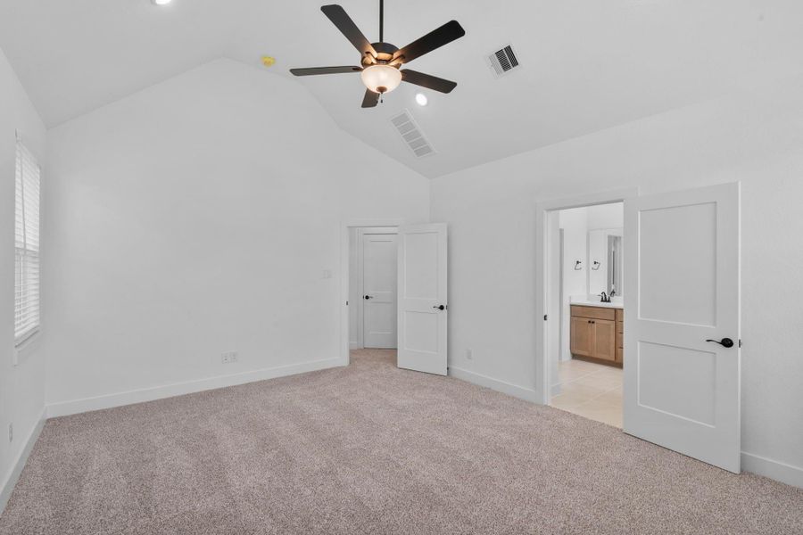 Spacious, unfurnished interior of a new home in Meridiana Chateau, Manvel (Image 21). Spacious, unfurnished interior of a new home in Meridiana Chateau, Manvel (Image 21).