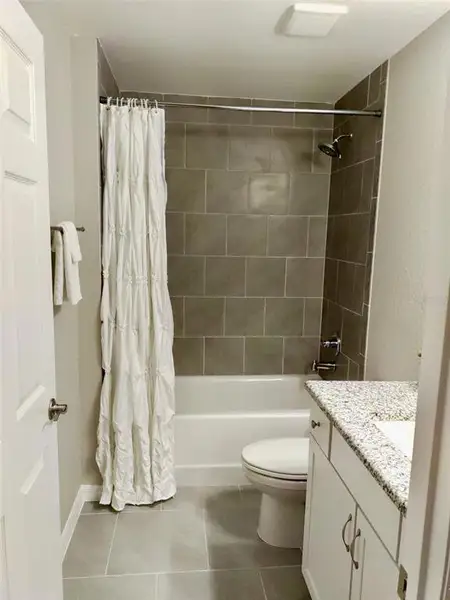 Furnished interior view inside a new home in , Dunnellon (Image 9).