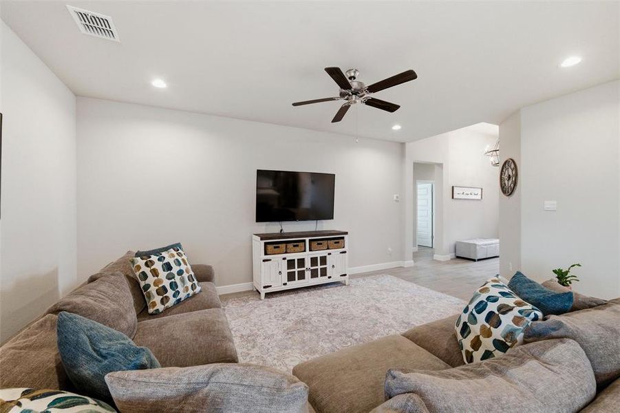 Furnished interior view inside a new home in , Cleburne (Image 9).