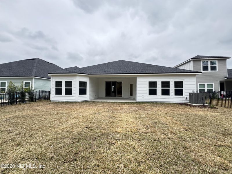 Exterior details and patio area of a home in Hyland Trail, Green Cove Springs (Image 4).