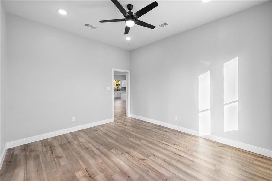 Spacious, unfurnished interior of a new home in , Corsicana (Image 23).