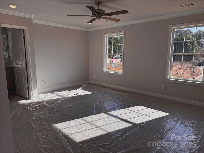 Spacious, unfurnished interior of a new home in Pine Trace, Gastonia (Image 10).