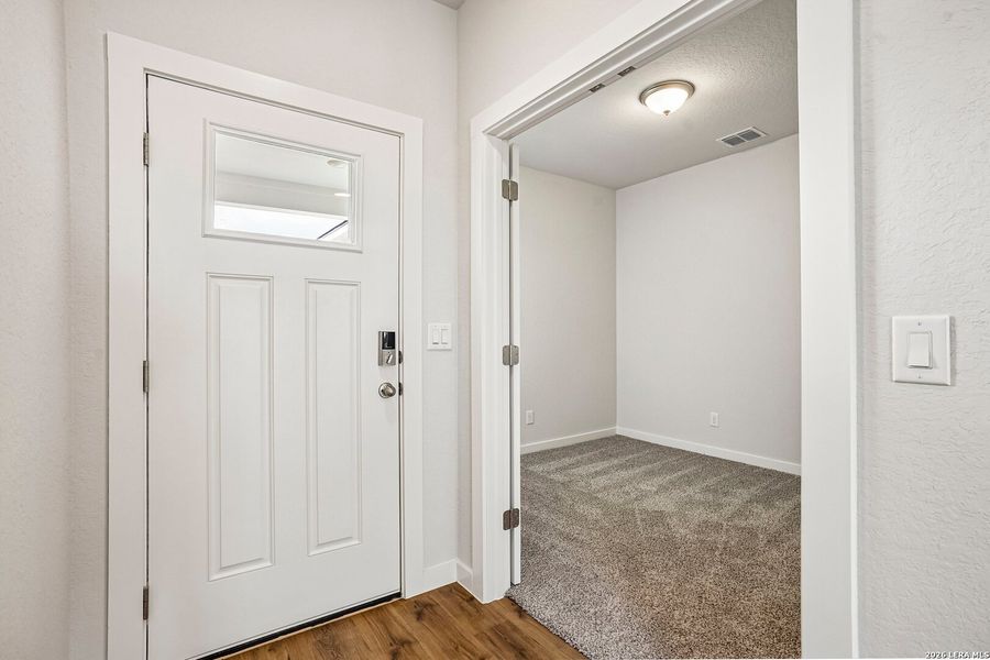 Spacious, unfurnished interior of a new home in Highland Ridge, San Antonio (Image 30). Spacious, unfurnished interior of a new home in Highland Ridge, San Antonio (Image 30).