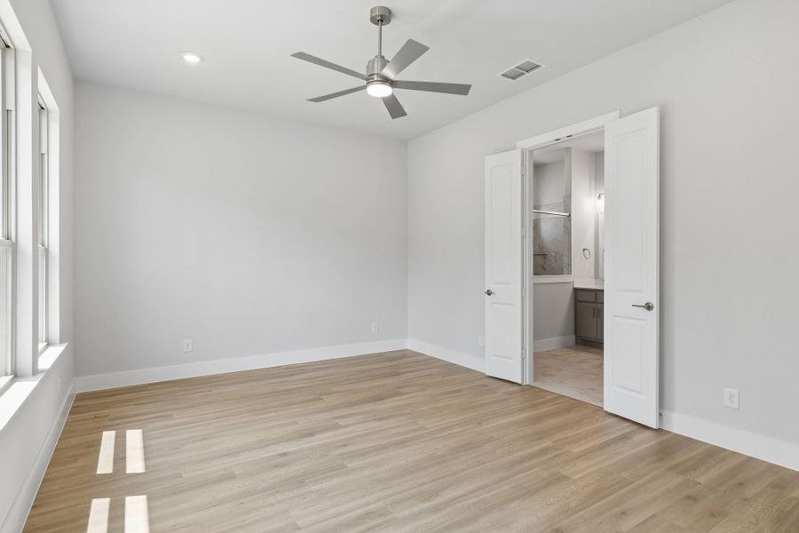 Spacious, unfurnished interior of a new home in Painted Tree Lakeside, McKinney (Image 19).