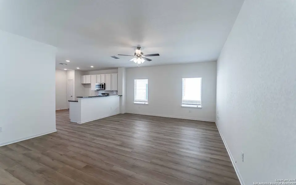 Spacious, unfurnished interior of a new home in Hennersby Hollow, San Antonio (Image 5). Spacious, unfurnished interior of a new home in Hennersby Hollow, San Antonio (Image 5).