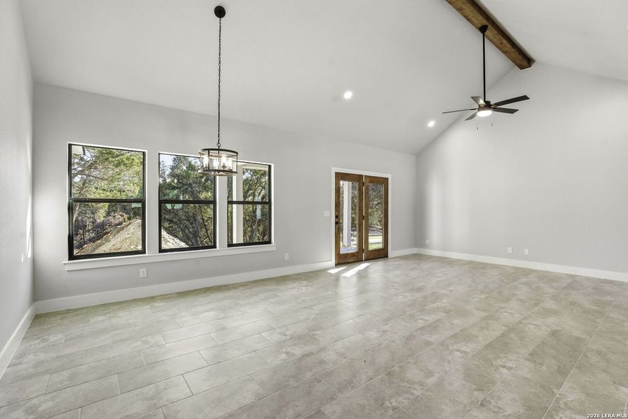 Spacious, unfurnished interior of a new home in , Canyon Lake (Image 26).