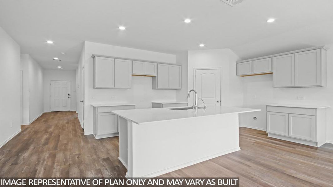Furnished interior view inside a new home in Silverthorne, Conroe (Image 6).