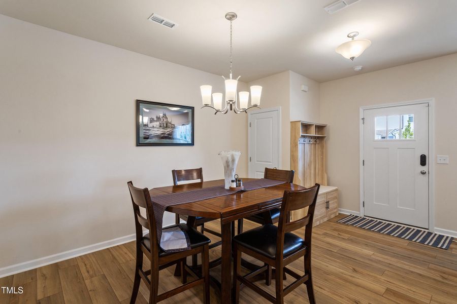 23-728 Silo Pk Dr [2369799]_23