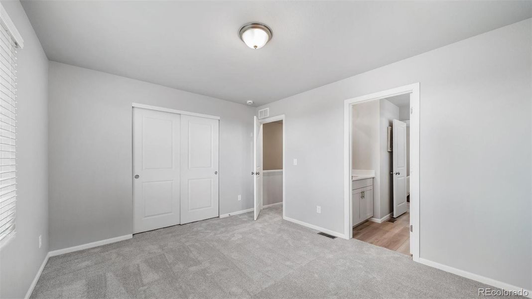 Spacious, unfurnished interior of a new home in , Aurora (Image 22).