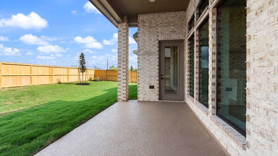 Exterior details and patio area of a home in Meridiana, Manvel (Image 3).