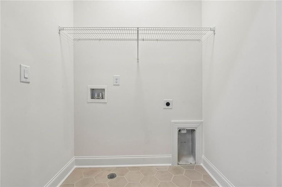 Spacious, unfurnished interior of a new home in Byers Park, Alpharetta (Image 35). Spacious, unfurnished interior of a new home in Byers Park, Alpharetta (Image 35).