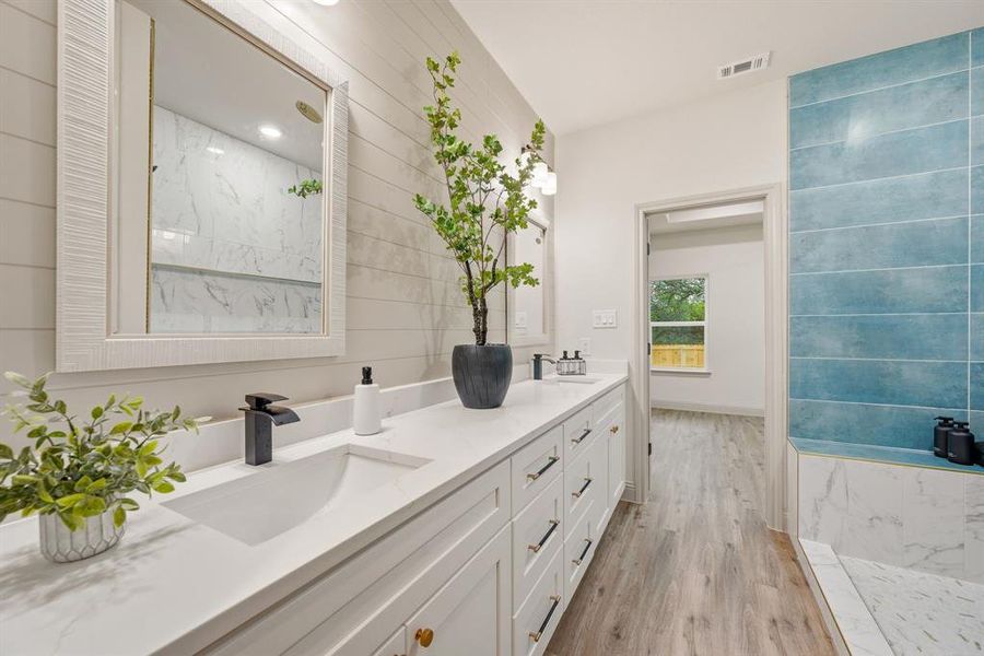 Furnished interior view inside a new home in , Granbury (Image 9).