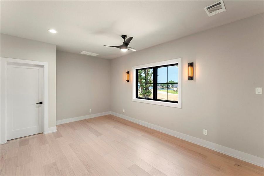 Spacious, unfurnished interior of a new home in , Tool (Image 15).
