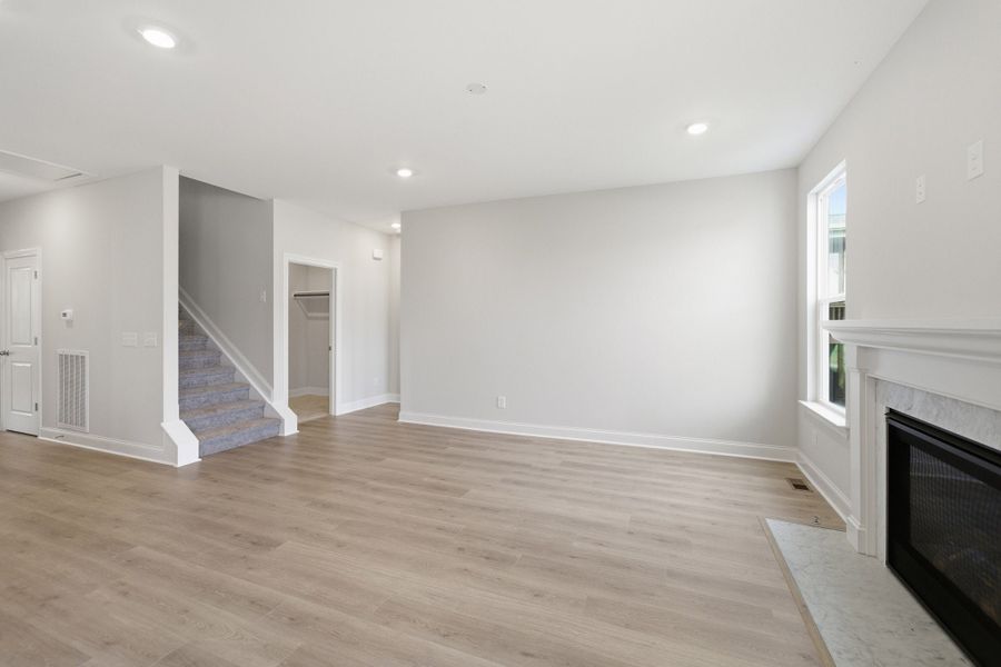 Spacious, unfurnished interior of a new home in McCain's Station, Gallatin (Image 32). Spacious, unfurnished interior of a new home in McCain's Station, Gallatin (Image 32).