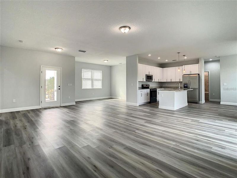 Spacious, unfurnished interior of a new home in , Port Charlotte (Image 8).