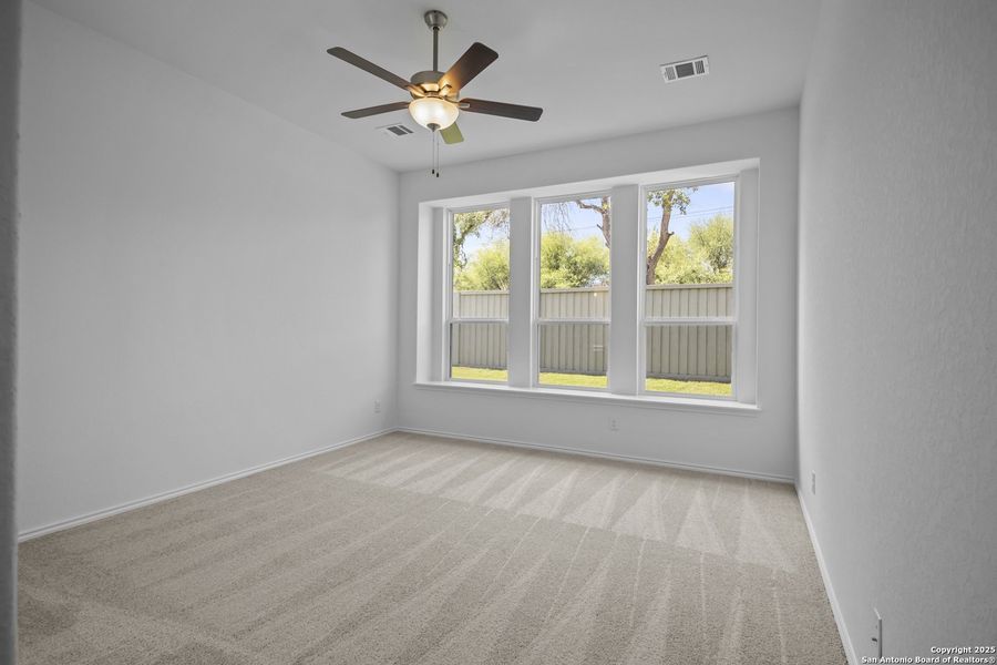 Spacious, unfurnished interior of a new home in Foxbrook, Cibolo (Image 24).