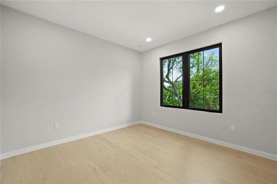 Spacious, unfurnished interior of a new home in , Orlando (Image 22).